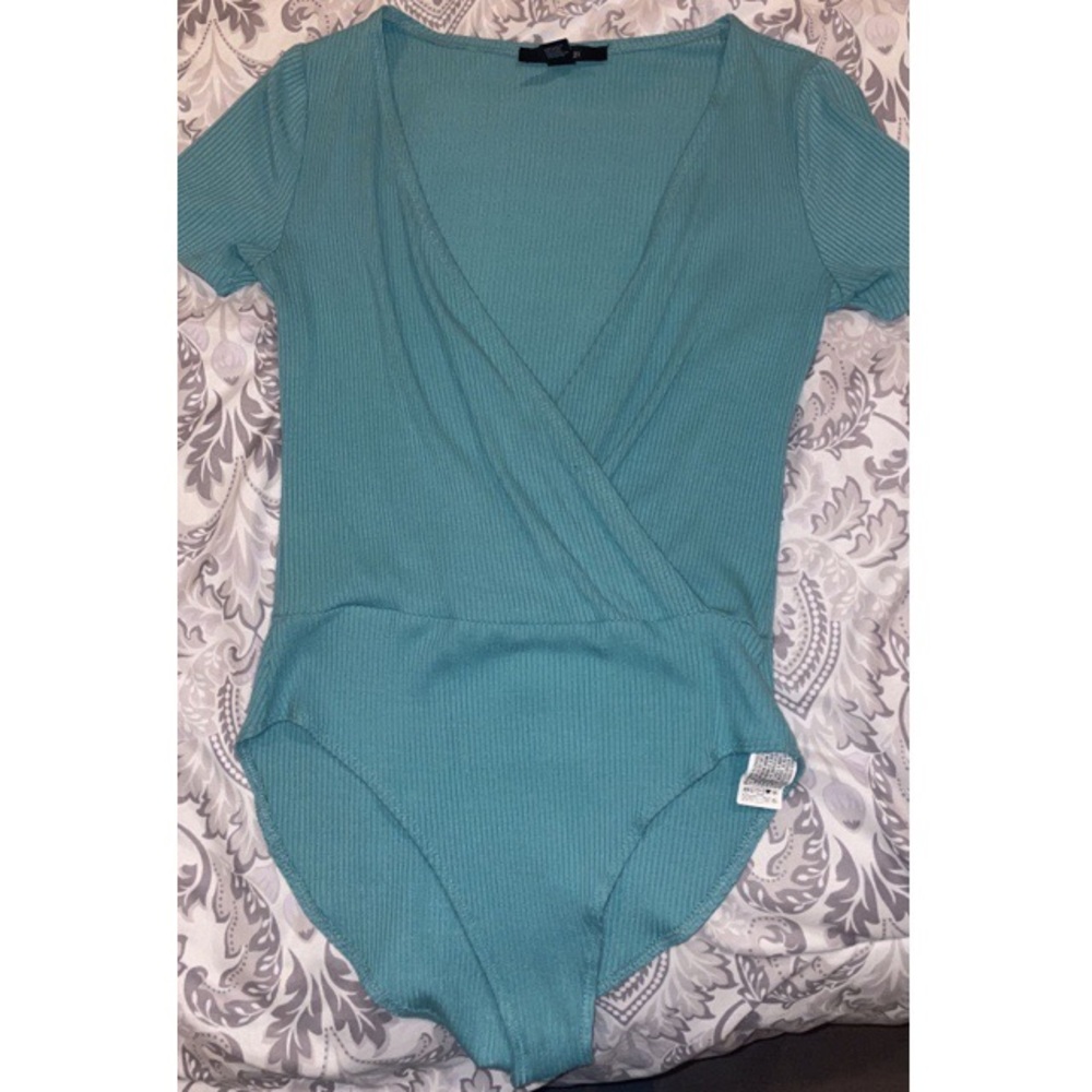 Short sleeve bodysuit